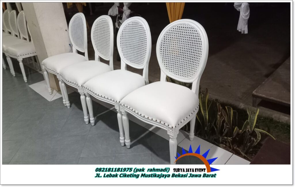 MENYEWAKAN KURSI RUSTIC BERKUALITAS JAKARTA TIMUR 5-4-23 B