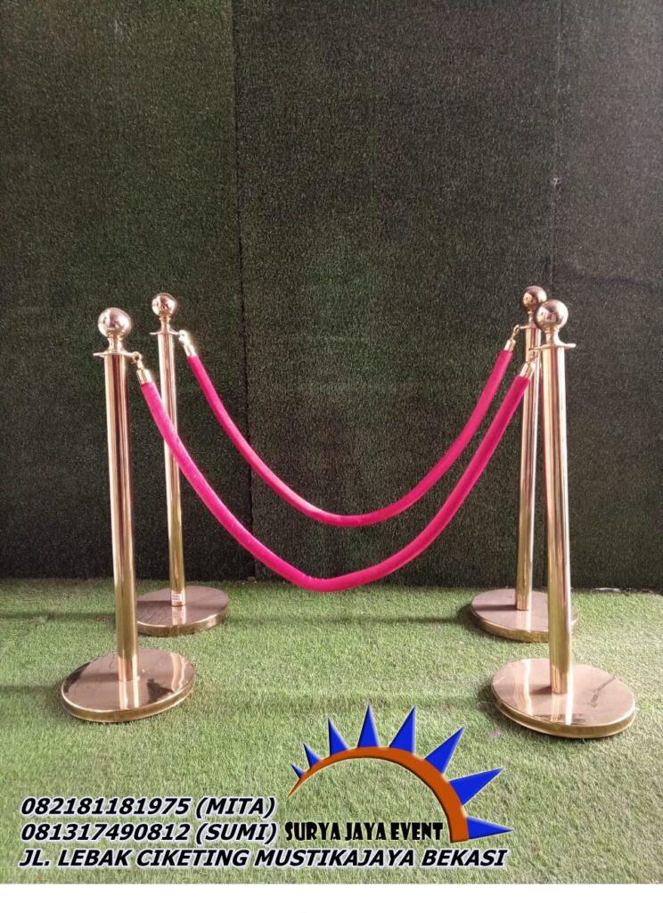 Sewa Tiang Pembatas Antrian Gold Tali Bludru di Jakarta