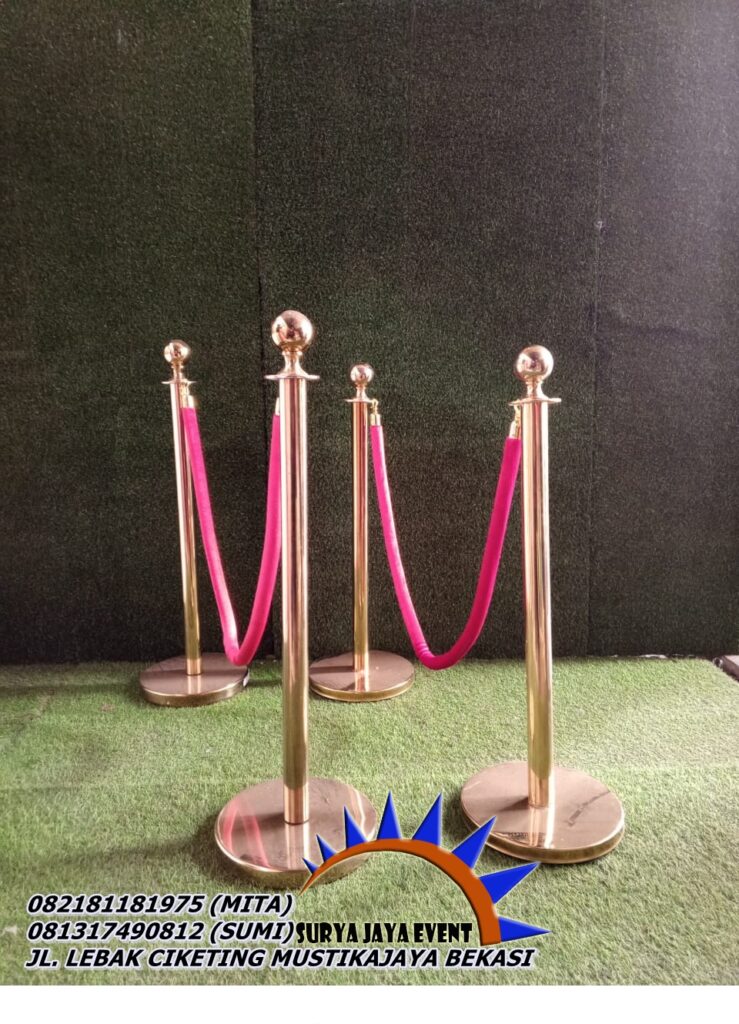 Sewa Tiang Pembatas Antrian Gold Tali Bludru di Jakarta