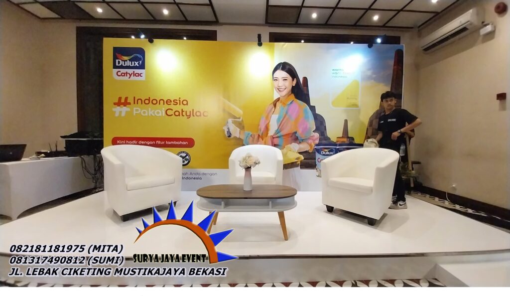 MENYEWAKAN SOFA OVAL PUTIH WILAYAH BEKASI